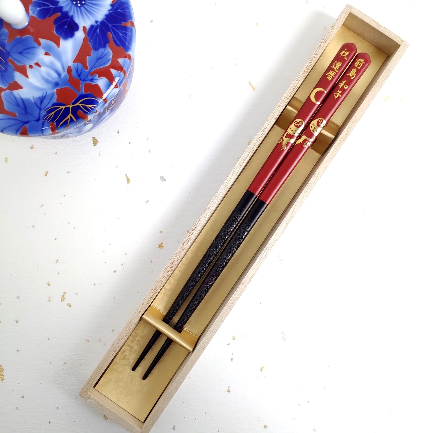 Luxurious Japanese chopsticks with golden owls under the moon design black red - SINGLE PAIR WITH ENGRAVED WOODEN BOX SET