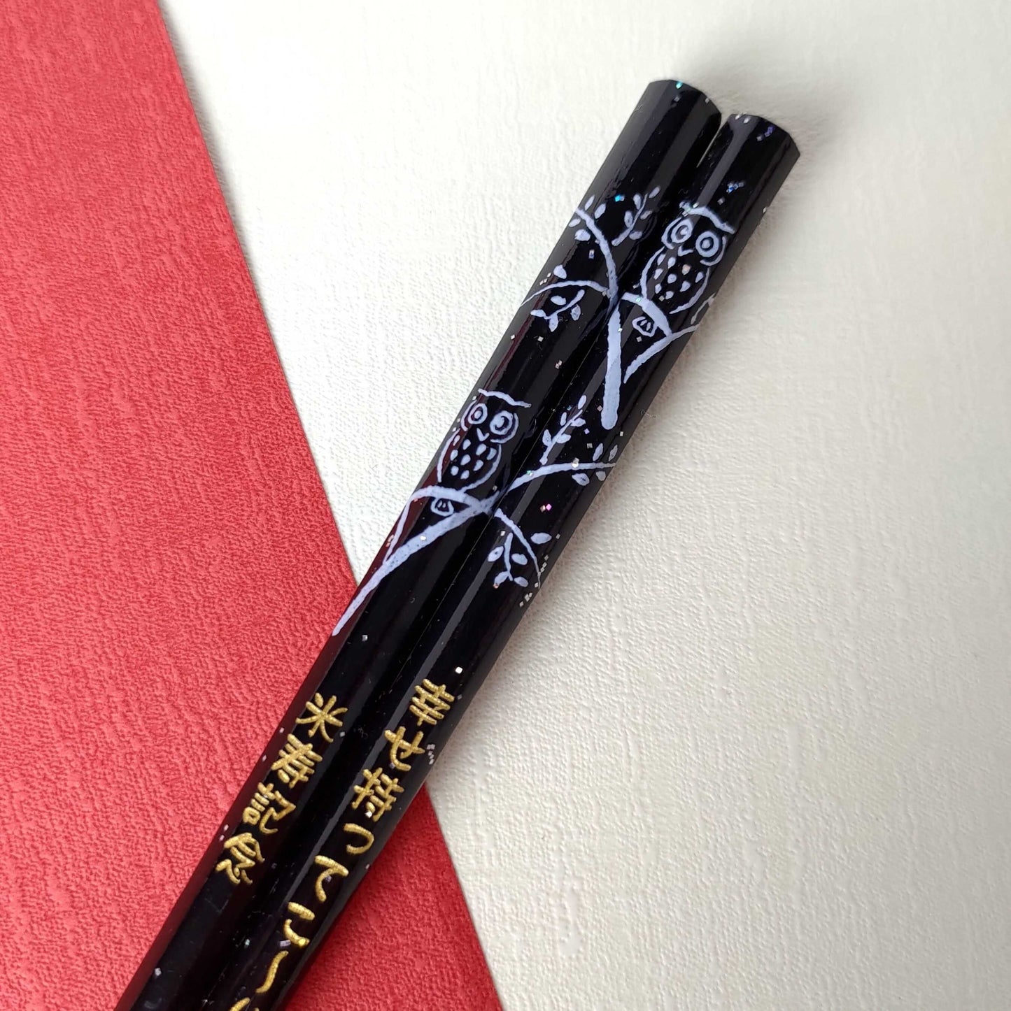 Elegant Japanese chopsticks crowned with owl black red - SINGLE PAIR WITH ENGRAVED WOODEN BOX SET