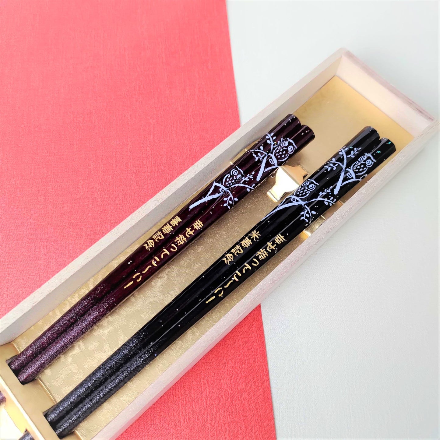 Elegant Japanese chopsticks crowned with owl black red - DOUBLE PAIR WITH ENGRAVED WOODEN BOX SET