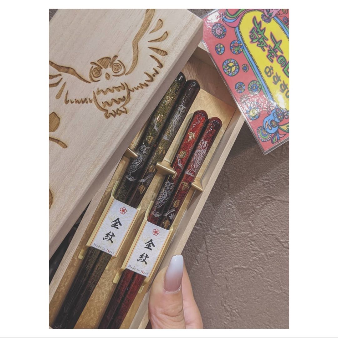 Luxury gold leaves and owls Japanese chopsticks green red - SINGLE PAI –  Huglot