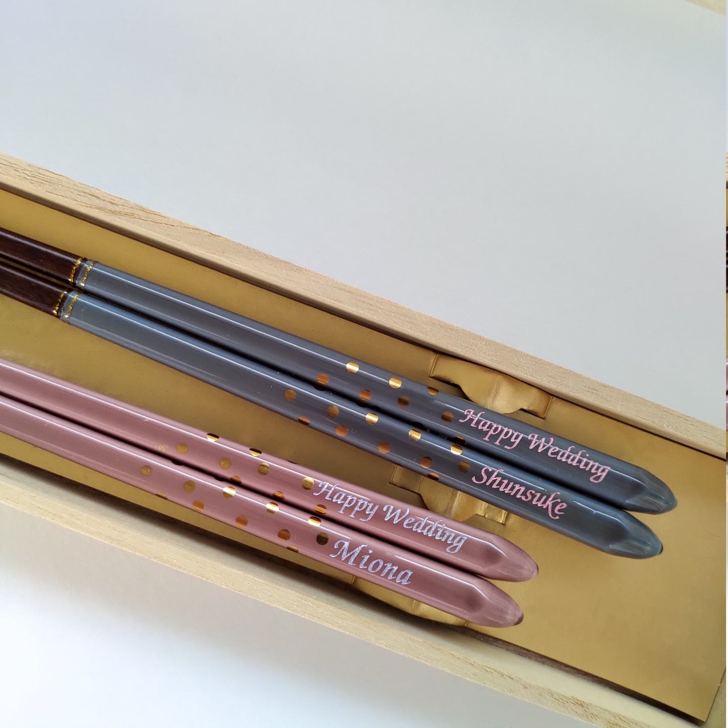 Golden spot Japanese chopsticks gray pink - DOUBLE PAIR WITH ENGRAVED WOODEN BOX SET