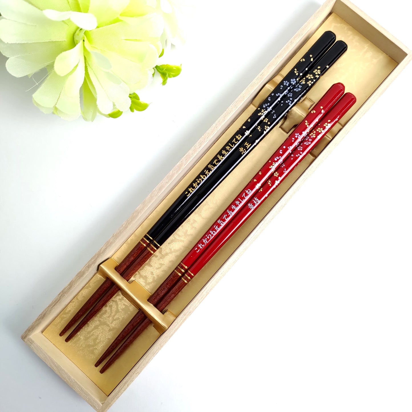 Sprinkled flowers Japanese chopsticks black red - DOUBLE PAIR WITH ENGRAVED WOODEN BOX SET