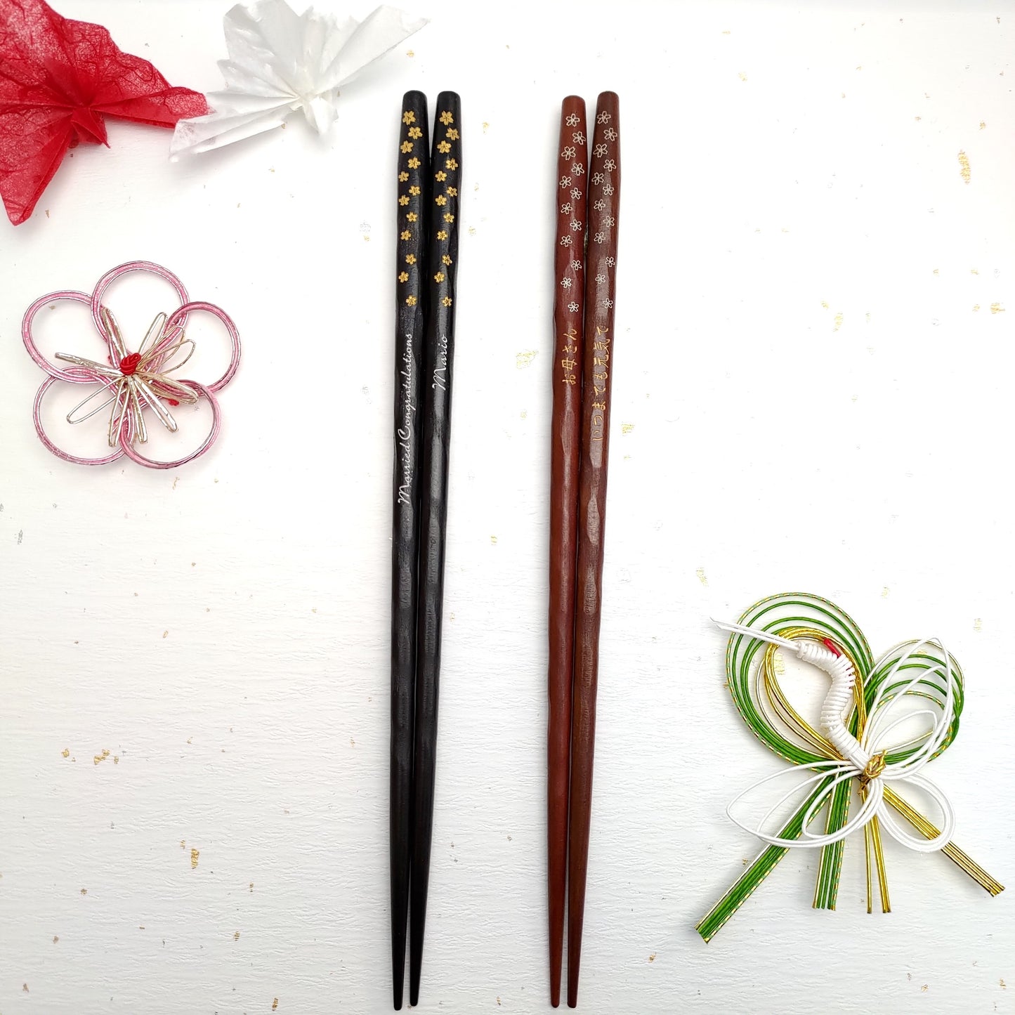 Mahana Japanese chopsticks with engraved small flowers black brown - DOUBLE PAIR