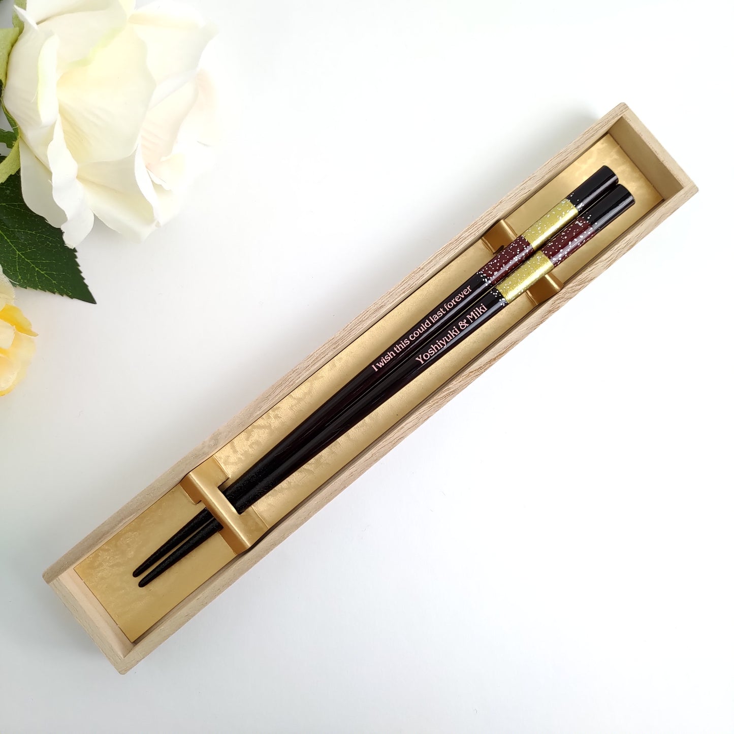 Modern Japanese chopsticks with dual stripe design blue red - SINGLE PAIR WITH ENGRAVED WOODEN BOX SET